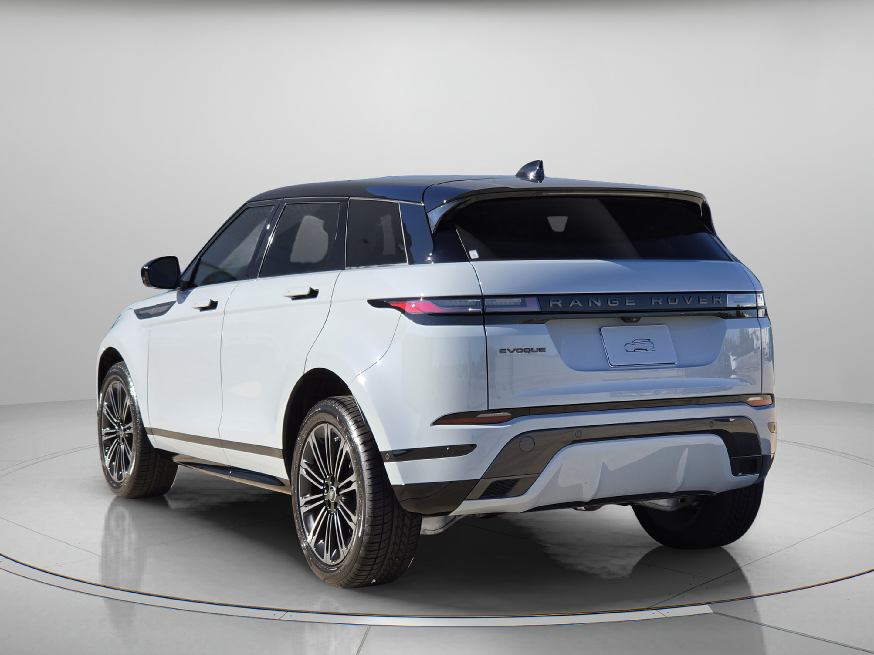 Certified 2026 Land Rover Range Rover Evoque Dynamic SE AWD/4WD image 3