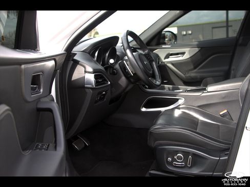 Used 2018 Jaguar F-PACE S image 29