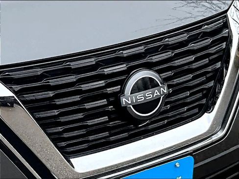 Used 2023 Nissan Rogue S image 30