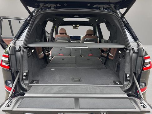 Used 2025 BMW X7 M60i image 34
