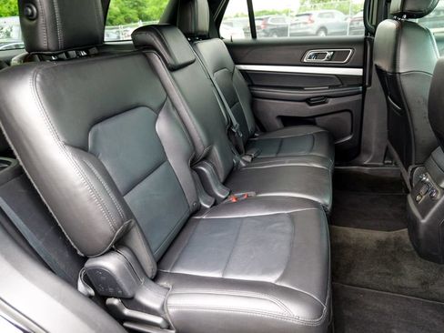 Used 2017 Ford Explorer XLT w/ Equipment Group 202A AWD/4WD image 33