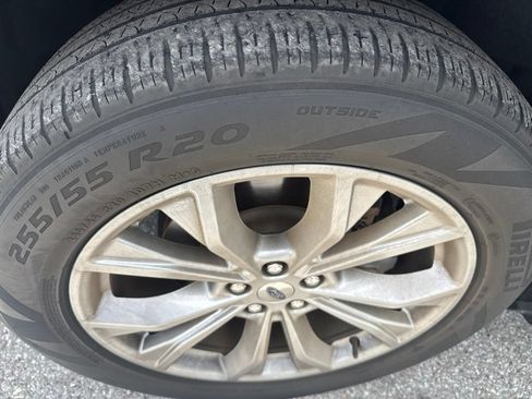 Used 2021 Ford Explorer XLT w/ Equipment Group 202A RWD image 8