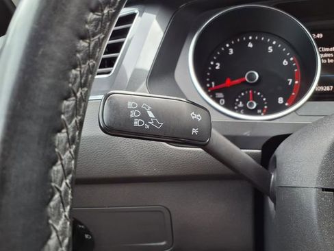 Used 2019 Volkswagen Tiguan SE w/ Panoramic Sunroof Package image 25