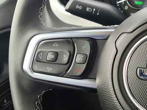 Used 2025 Jeep Wrangler Unlimited Sahara image 11