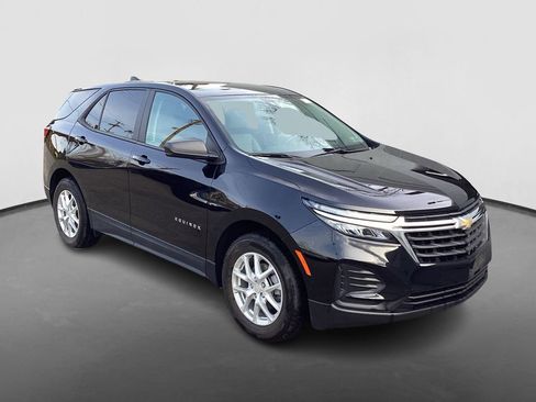 Certified 2024 Chevrolet Equinox LS w/ LS Convenience Package AWD/4WD image 3