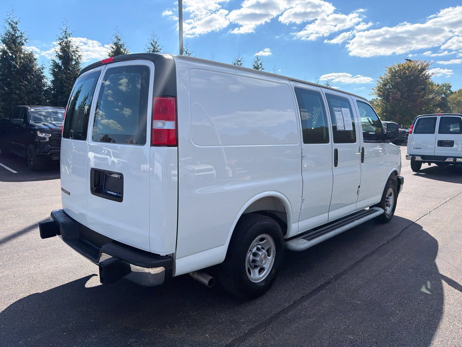 Used 2025 Chevrolet Express 2500 w/ Driver Convenience Package RWD image 5
