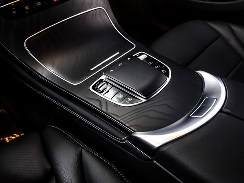 Used 2022 Mercedes-Benz GLC 300 image 7