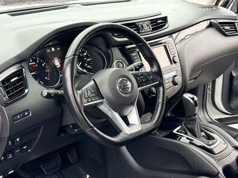 Used 2022 Nissan Rogue Sport SL image 4