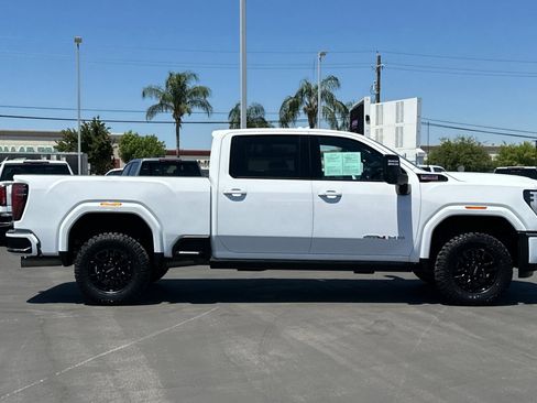 Used 2024 GMC Sierra 2500 AT4 w/ AT4 Premium Plus Package AWD/4WD image 3