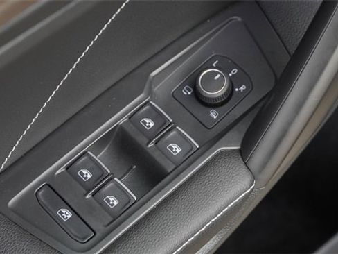 Used 2022 Volkswagen Tiguan SEL R-Line image 22