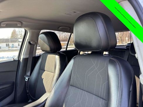 Used 2022 Chevrolet Trax LT w/ Sport Edition image 6