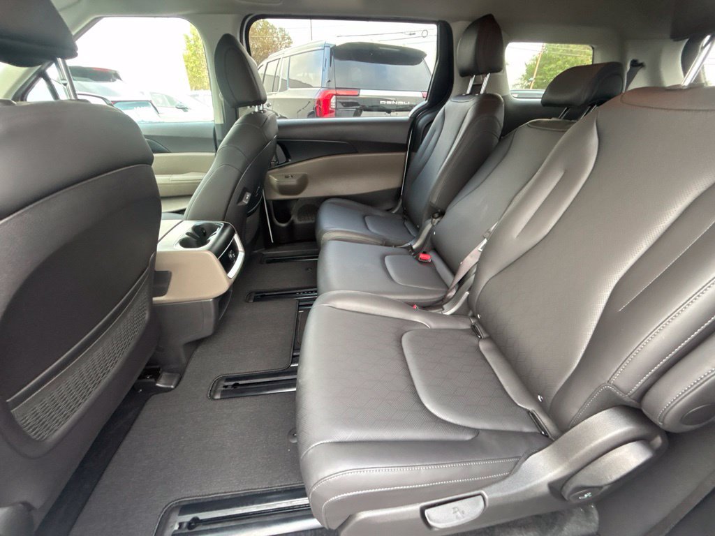 Certified 2026 Kia Carnival LX FWD image 19