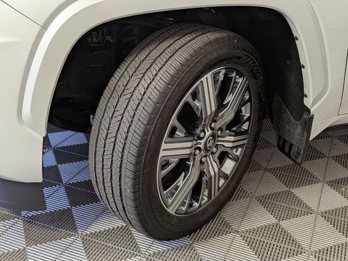 Used 2025 Toyota Sequoia Capstone AWD/4WD image 10