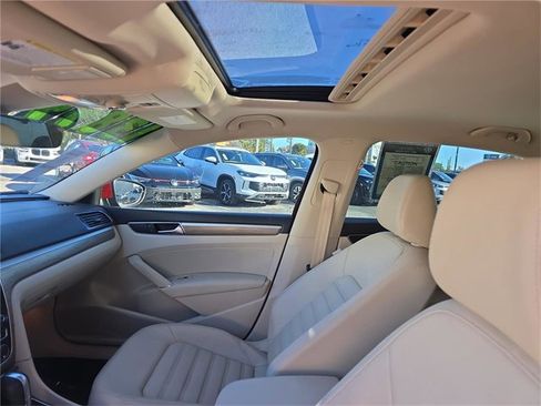 Used 2017 Volkswagen Passat 1.8T SEL Premium image 25