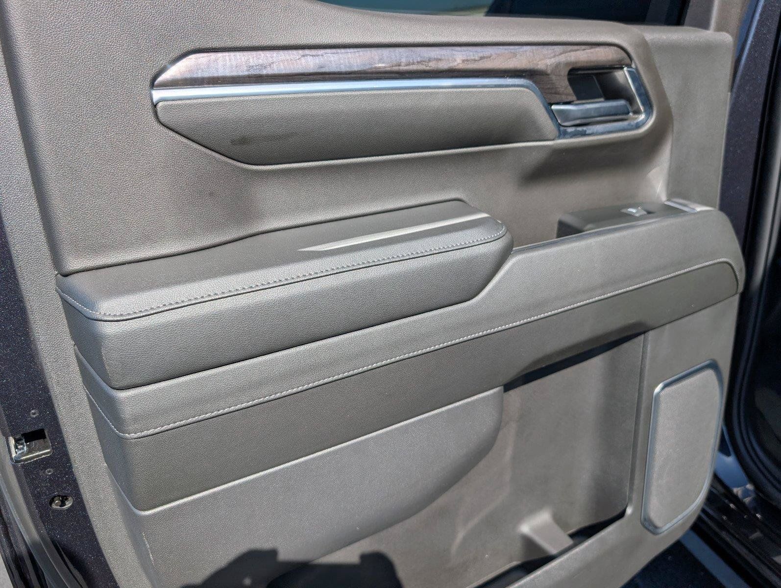 Certified 2024 Chevrolet Silverado 1500 LTZ AWD/4WD image 35