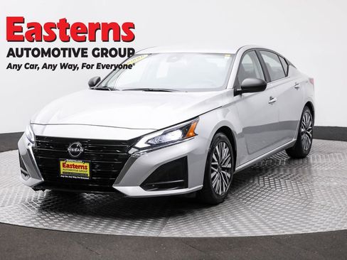 Used 2024 Nissan Altima 2.5 SV image 1