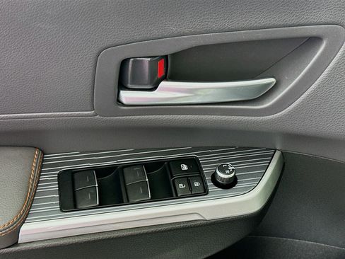 Used 2023 Toyota Sienna XSE w/ XSE Plus Package AWD/4WD image 18