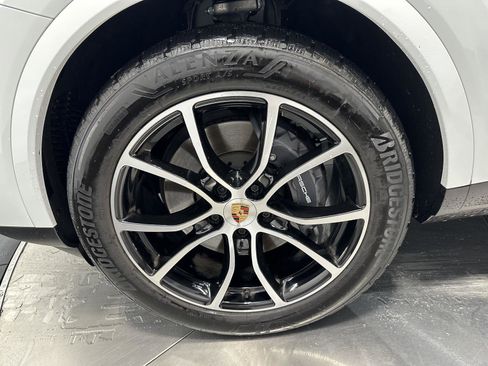 Certified 2025 Porsche Cayenne image 11