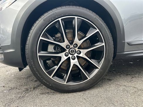 Used 2020 Volvo V90 T6 Cross Country image 12
