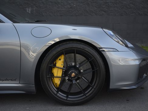Certified 2025 Porsche 911 Carrera GTS image 11