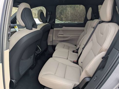 New 2026 Volvo EX90 Plus RWD image 13