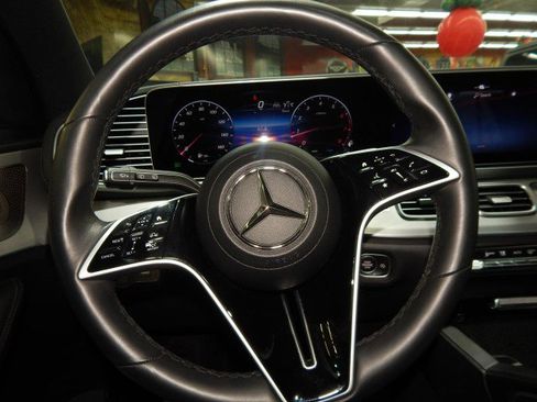 Used 2024 Mercedes-Benz GLS 450 4MATIC image 28