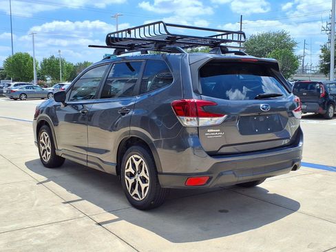Used 2021 Subaru Forester Premium AWD/4WD image 3