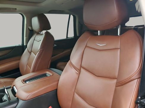 Used 2018 Cadillac Escalade Luxury image 34