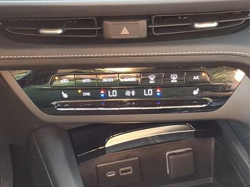 Used 2023 Buick Envision Essence FWD image 20