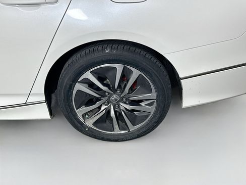 Used 2019 Honda Accord Touring image 11
