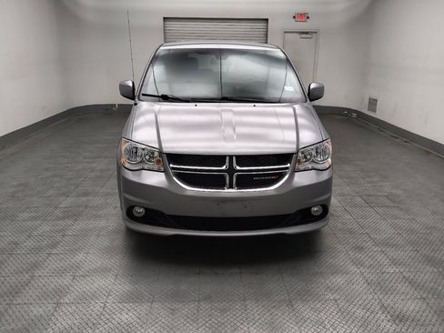 Used 2020 Dodge Grand Caravan SE FWD image 14