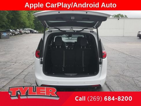 New 2027 Chrysler Pacifica Limited FWD image 16