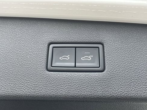 Used 2019 Volkswagen Tiguan SEL Premium AWD/4WD image 9