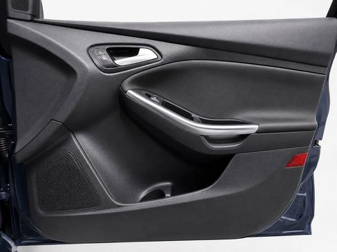 Used 2018 Ford Focus ST FWD image 21