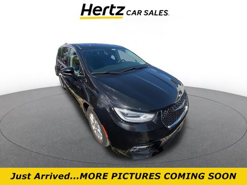 Used 2023 Chrysler Pacifica Touring-L image 1