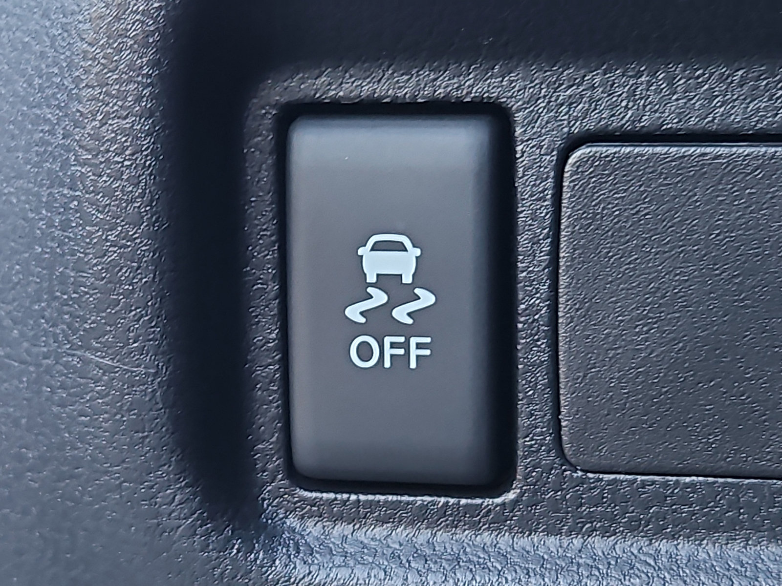 Used 2013 Nissan Versa SV w/ Convenience Pkg FWD image 23