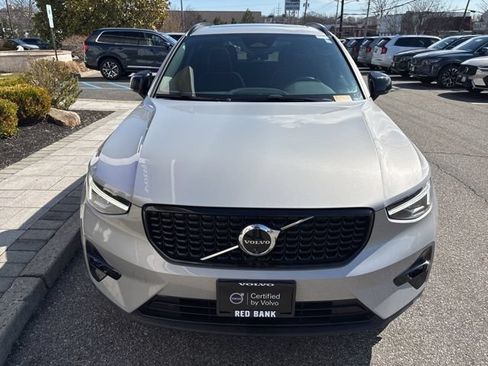 Used 2025 Volvo XC40 B5 Plus AWD/4WD image 8