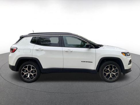 Used 2025 Jeep Compass Limited image 8
