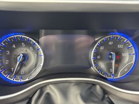 Used 2024 Chrysler Pacifica Touring-L image 29