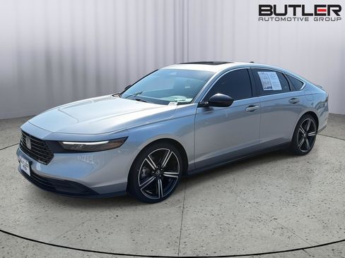 Used 2024 Honda Accord Sport image 2