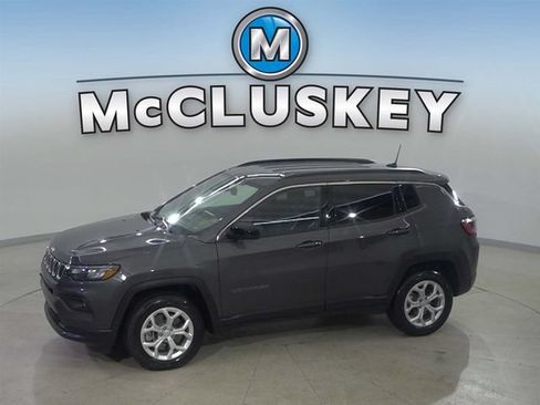 Used 2024 Jeep Compass Latitude AWD/4WD image 1