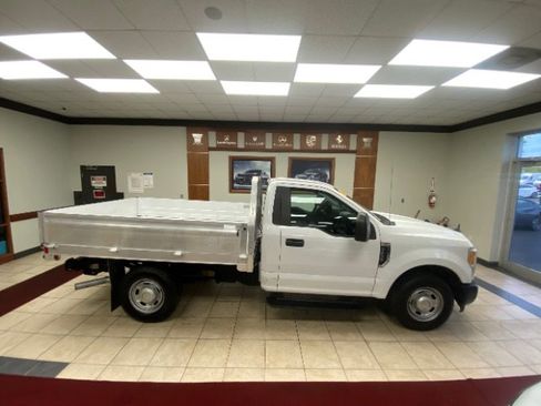 Used 2017 Ford F250 XL RWD image 2