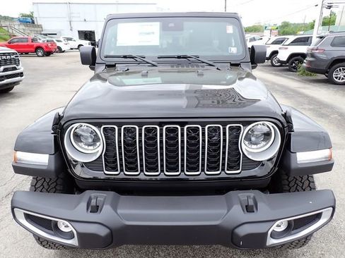 New 2025 Jeep Wrangler Unlimited Sahara AWD/4WD image 10