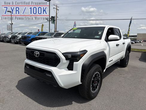 Used 2025 Toyota Tacoma TRD Off-Road AWD/4WD image 1