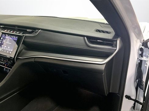 Used 2023 Jeep Grand Cherokee L Laredo image 26