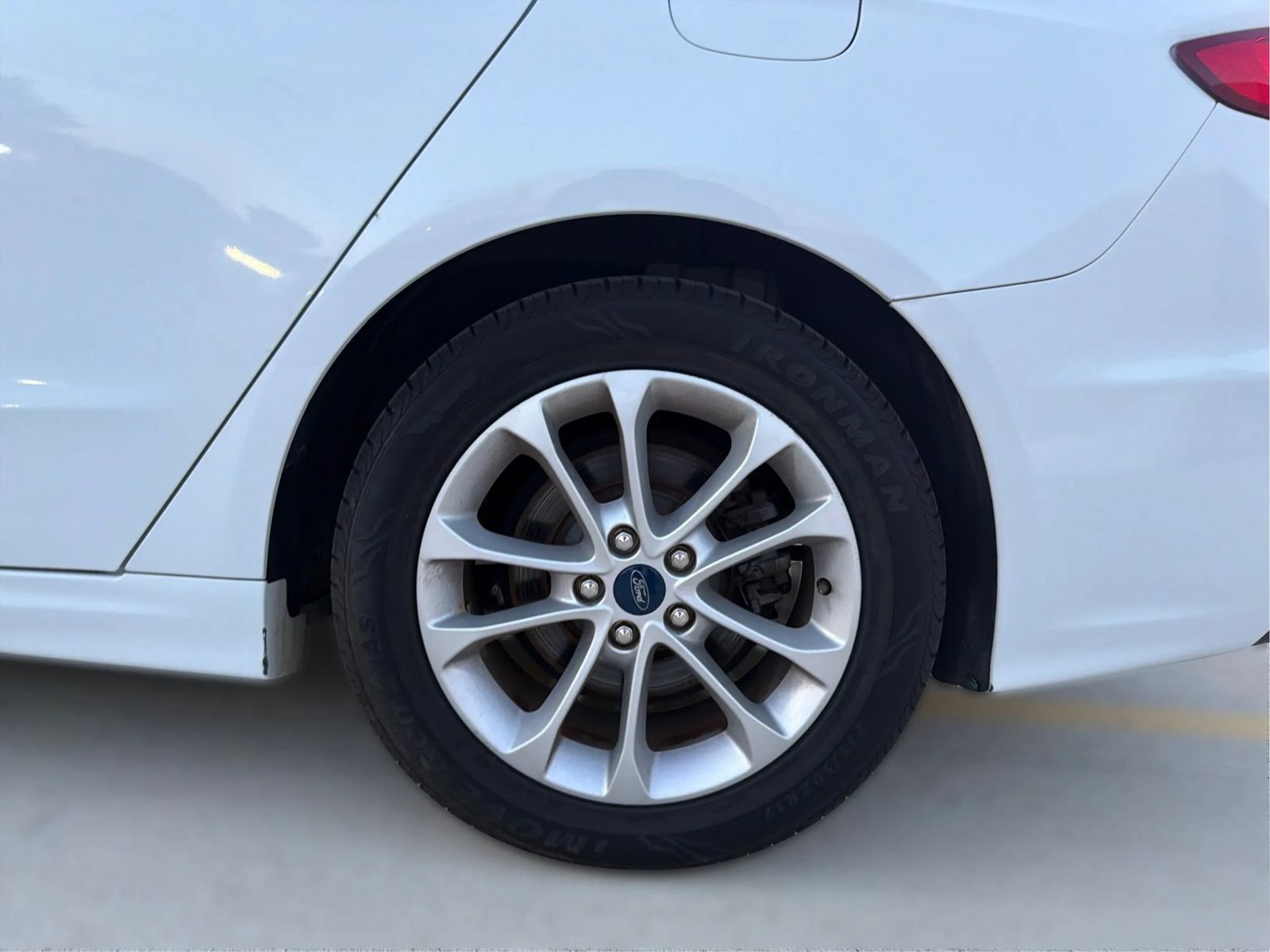 Used 2019 Ford Fusion SE FWD image 29