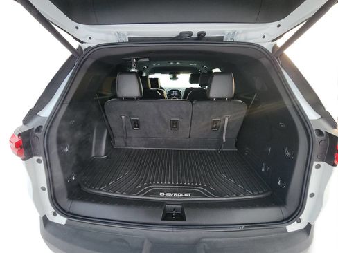 Used 2023 Chevrolet Traverse RS image 11