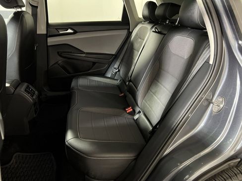 Used 2022 Volkswagen Taos SE image 23