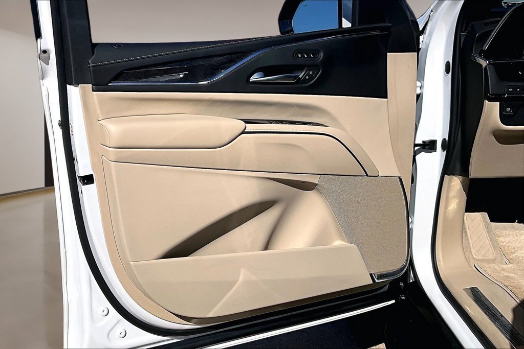 Used 2023 Cadillac Escalade ESV Premium Luxury w/ LPO, Floor Liner Package AWD/4WD image 18