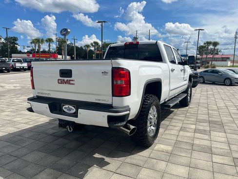 Used 2019 GMC Sierra 2500 Denali w/ Duramax Plus Package AWD/4WD image 6